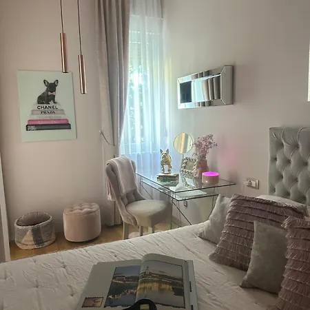 Izzy Apartament *