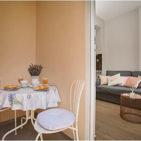 Izzy Apartament *