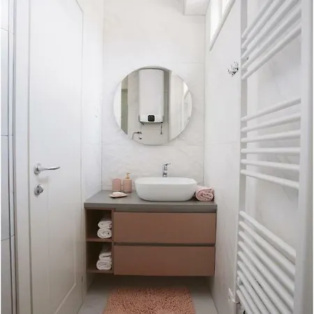 Apartament Izzy *